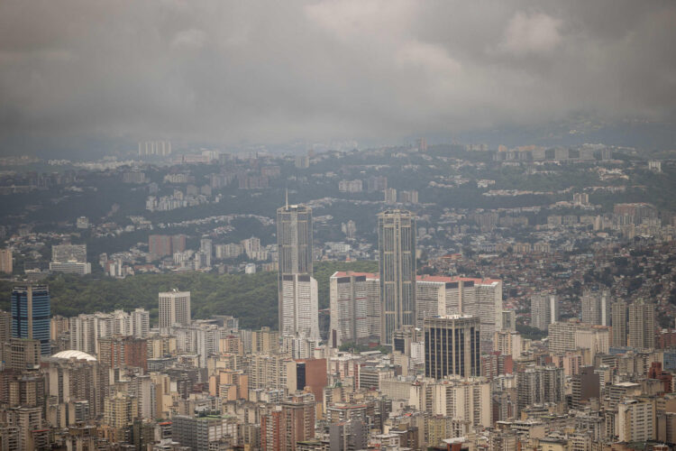 Fotografía general este lunes, de la ciudad de Caracas (Venezuela). EFE/ Ronald Peña R