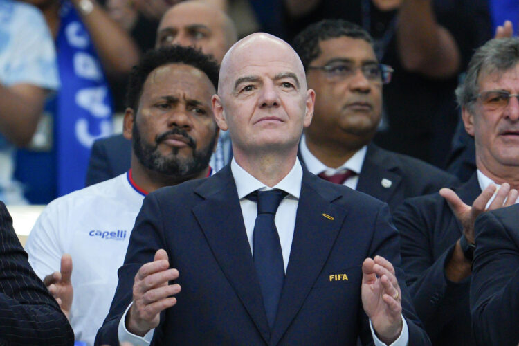 "El pueblo de Venezuela cuenta con la solidaridad plena de la familia mundial en estos momentos tan difíciles", expresó el presidente de la FIFA, Gianni Infantino, al anunciar una donación de un millón de dólares para apoyar las labores de respuesta tras el devastador terremoto". Foto archivo: EFE/ Alberto Boal