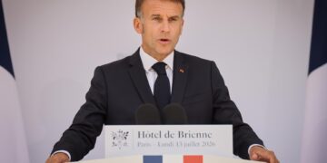 Macron: Europa defenderá libertad y derecho «al precio de la sangre si fuese necesario»