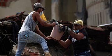 Conozca el caso de la sobreviviente del terremoto en La Guaira que relata cómo escapó desde un piso 8 junto a su bebé de 9 meses