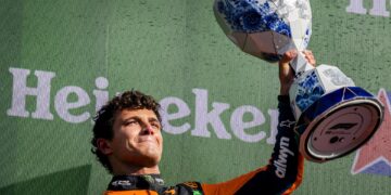 Norris gana una carrera caótica y Alonso, noveno, firma su mejor posición del año
