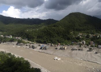 Altas temperaturas están elevando el riesgo de desprendimiento de glaciares en el Himalaya