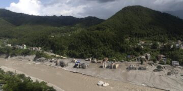 Altas temperaturas están elevando el riesgo de desprendimiento de glaciares en el Himalaya