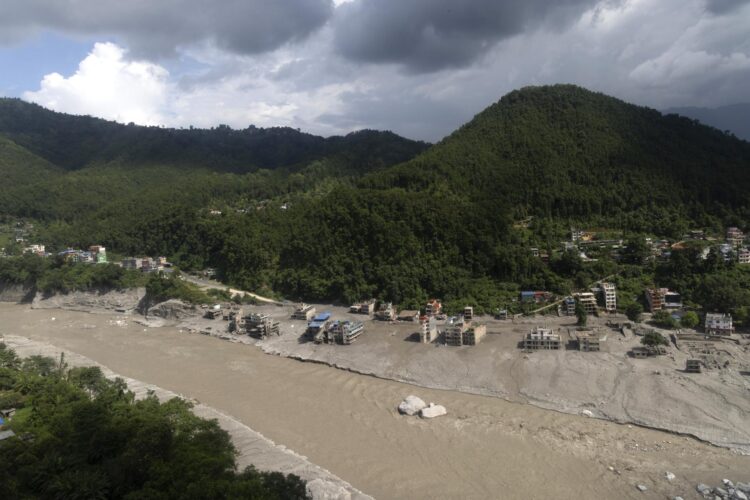 Vista aérea de una zona devastada por inundaciones repentinas y deslizamientos de lodo en la aldea Delight, en el distrito de Nuwakot, Nepal. EFE/EPA/NARENDRA SHRESTHA