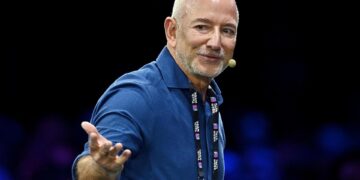 Jeff Bezos, fundador de Amazon, cerca de comprar parte de las acciones del Liverpool