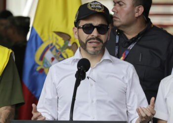 El presidente de Colombia anuncia el inicio de la reconstrucción de las zonas destruidas por terremoto