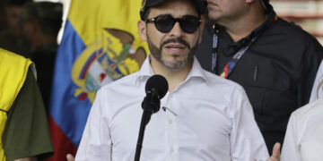 El presidente de Colombia anuncia el inicio de la reconstrucción de las zonas destruidas por terremoto