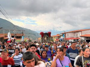 El Santo Cristo peregrinó de nuevo por las calles de La Grita. Fotos: Mariana Duque