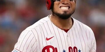 Luis Arraez la saca del parque y refuerza liderato de bateo