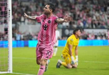 Messi regresó con doblete y Telasco Segovia también anotó en victoria ante San Luis