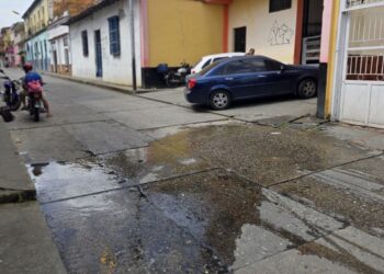 Colapso de aguas servidas preocupa a habitantes del centro de Boconó 