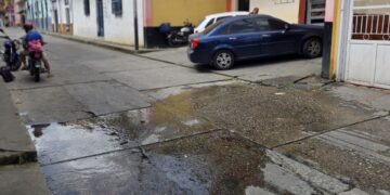 Colapso de aguas servidas preocupa a habitantes del centro de Boconó 