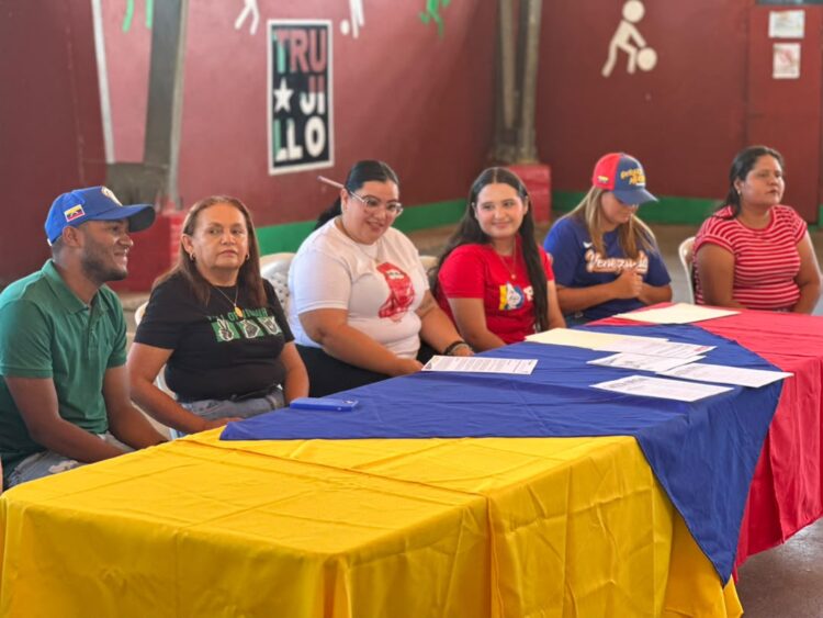 Presídium del acto cumplido en Sabana Grande