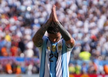 Enzo Fernández, entre los abucheos o una millonaria salida