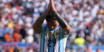 Enzo Fernández, entre los abucheos o una millonaria salida