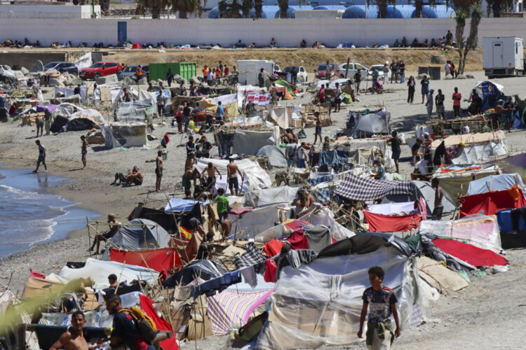 Foto de archivo de la playa del Trampolín de Ceuta, el viernes 28 de agosto de 2026, tras los incidentes violentos registrados contra los migrantes en el día anterior. EFE/Reduan