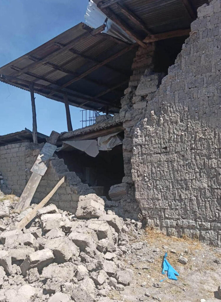 Fotografía tomada a través de un rastreo de redes sociales que muestra los daños en una vivienda tras el terremoto de magnitud 7,2 en la región andina de Ayacucho, este 20 de agosto, en el sur de Perú. EFE/Rastreo de Redes