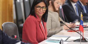 Ejecutivo firma un contrato con la argentina IMPSA para culminar la construcción de Tocoma