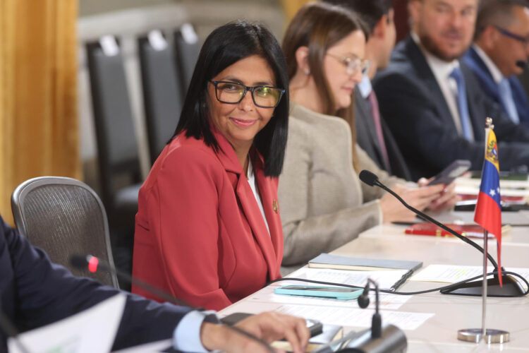 Fotografía de archivo en la que se captó a la presidenta encargada de Venezuela, Delcy Rodríguez, durante una reunión de gabinete, en Caracas (Venezuela). EFE/Miguel Gutiérrez