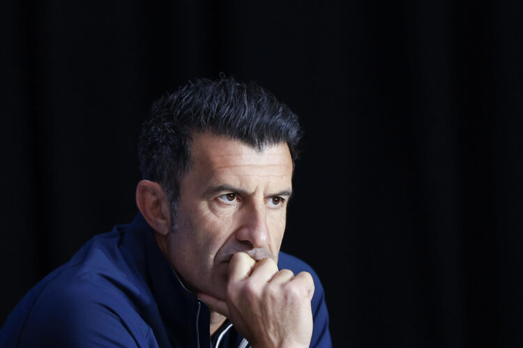 Fotografía del pasado 20 de abril, en la que puede verse al exfutbolista Luis Figo. EFE/ Mariscal
