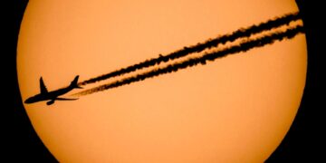 Google lidera un sistema para evitar las estelas de aviones y reducir su impacto climático