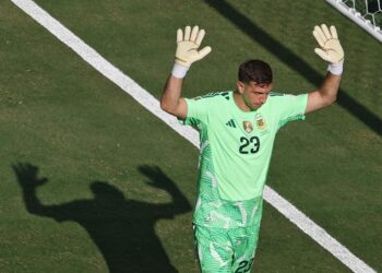 El ‘Dibu’ Martínez vuelve a quedarse en el limbo