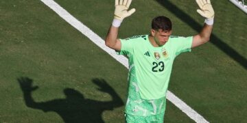 El ‘Dibu’ Martínez vuelve a quedarse en el limbo