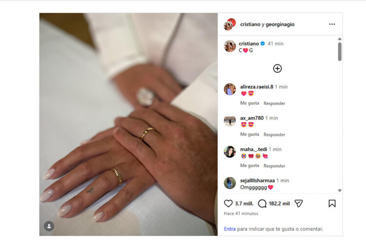 El futbolista portugués Cristiano Ronaldo y la modelo e influyente hispano-argentina Georgina Rodríguez se han casado, según refleja la fotografía que han publicado ambos este martes en la red social Instagram en la que aparecen dos manos con dos alianzas y el texto "C <3 G". EFE/Cristiano en Instagram -SÓLO USO EDITORIAL/SOLO USO PERMITIDO PARA ILUSTRAR LA NOTICIA QUE APARECE EN EL PIE DE FOTO (CRÉDITO OBLIGATORIO)-