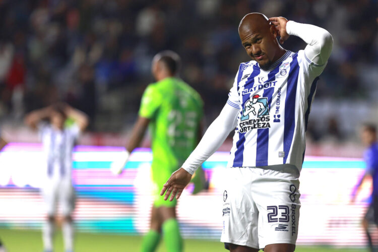 Fotografía de archivo donde aparece el jugador Salomón Rondón de Pachuca. EFE/ David Martínez Pelcastre