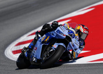 Alex Márquez marca la referencia en MotoGP, Acosta única caída de la sesión libre