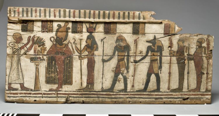 Fragmento de un ataúd de madera pintado para momias (Medelhavsmuseet, MM 13944), madera pintada, alt. 47,5 cm, an. 145 cm. Crédito Museo de Antigüedades del Mediterráneo y del Cercano Oriente, Estocolmo.