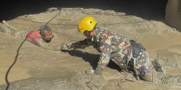 Riada en Nepal: Casi 700 muertos y labores de rescate contra el reloj