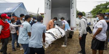 Aumentan a 939 los muertos y baja la cifra de desaparecidos tras la riada en Nepal