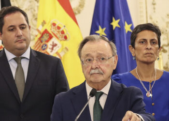 El presidente de Ceuta desconoce cuántos migrantes hay y acusa al Gobierno de «pasividad»