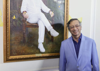 Petro devela su retrato en galería de expresidentes de Colombia a días de dejar el cargo