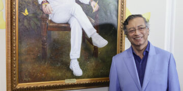 Petro devela su retrato en galería de expresidentes de Colombia a días de dejar el cargo