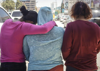 Violencia en sur de México lleva a familias hasta frontera con EEUU en busca de protección