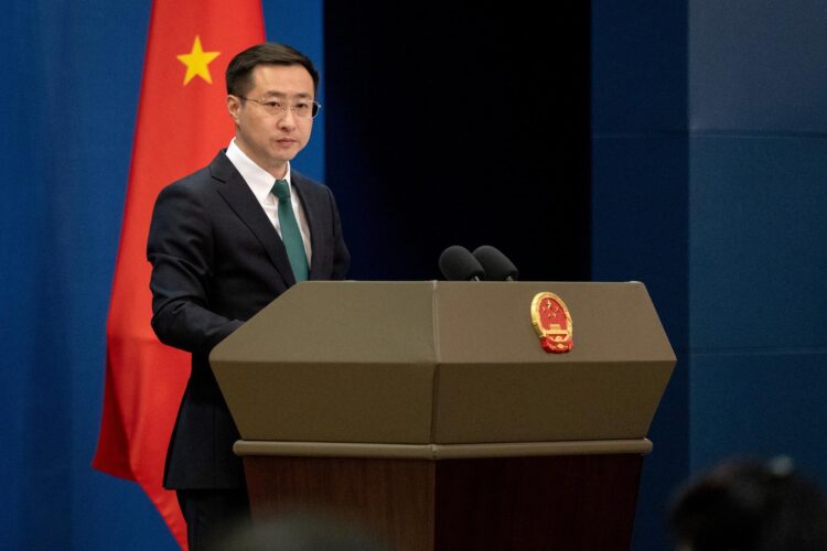 Imagen de archivo que muestra al portavoz del Ministerio chino de Exteriores Lin Jian durante una rueda de prensa en Pekín (China) el 9 de abril de 2025. EFE/EPA/JESSICA LEE