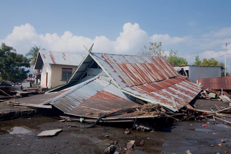 MBAY (Indonesia), 15/08/2026.- Vista general de una casa dañada tras un terremoto de magnitud 7,7 en Mbay, Nagekeo, provincia de Nusa Tenggara Oriental, Indonesia, el 15 de agosto de 2026.
EFE/EPA/IGNASIUS KUNDA