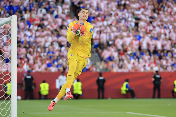 El portero croata Dominik Livakovic, en el partido del Mundial que enfrentó a su selección ante Panamá, en Toronto (Canadá), durante el pasado Mundial. EFE/ Bienvenido Velasco