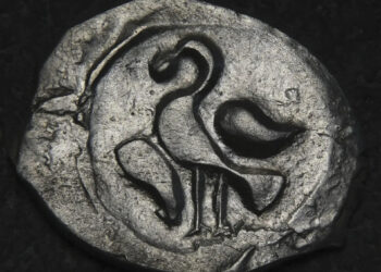 Arqueólogos rusos hallan un tesoro con más de 2.600 monedas de plata del siglo XV