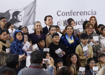 México regulará el uso de celulares en las escuelas tras consulta a docentes