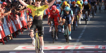 Matthew Brennan se impone al esprint en Manosque, Pocacar mantiene el jersey rojo