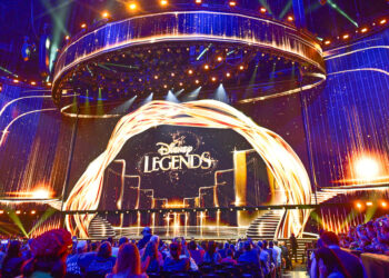 Anne Hathaway, Jonas Brothers y Dwayne Johson consagran su legado como Leyendas de Disney