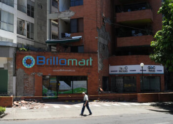 Cali intenta retomar sus actividades mientras reconstruye sus calles y enfrenta el duelo