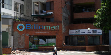 Cali intenta retomar sus actividades mientras reconstruye sus calles y enfrenta el duelo