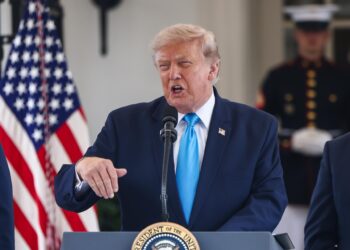 Trump afirma que las conversaciones con Irán se reanudarán este lunes
