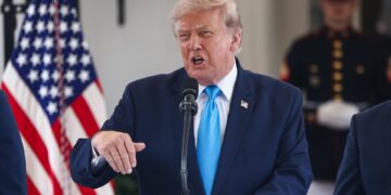 Trump afirma que las conversaciones con Irán se reanudarán este lunes