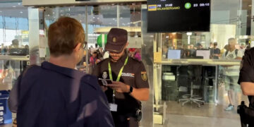 La Policía española ya pide el pasaporte a los viajeros procedentes de Italia