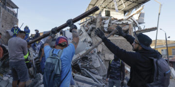 Al menos 240 muertos en cuatro regiones de Colombia por el terremoto